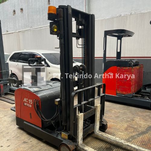 Stacker full elektric Reach