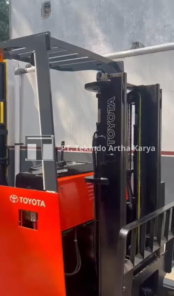 Toyota 1.8 ton Mast 3 Meter